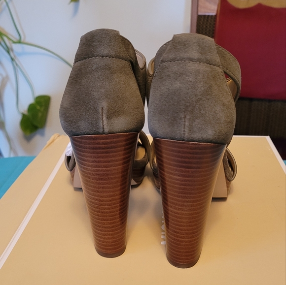 Michael Michael Kors Sandals - Picture 4 of 5